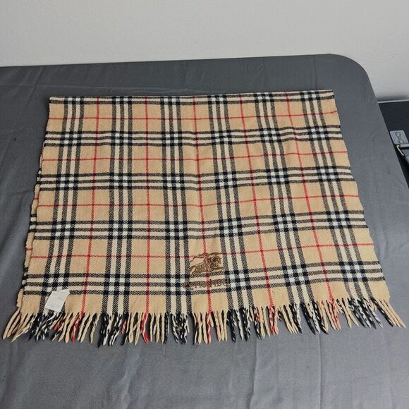 Burberry 100% Wool Scarf - Picture 4 of 10